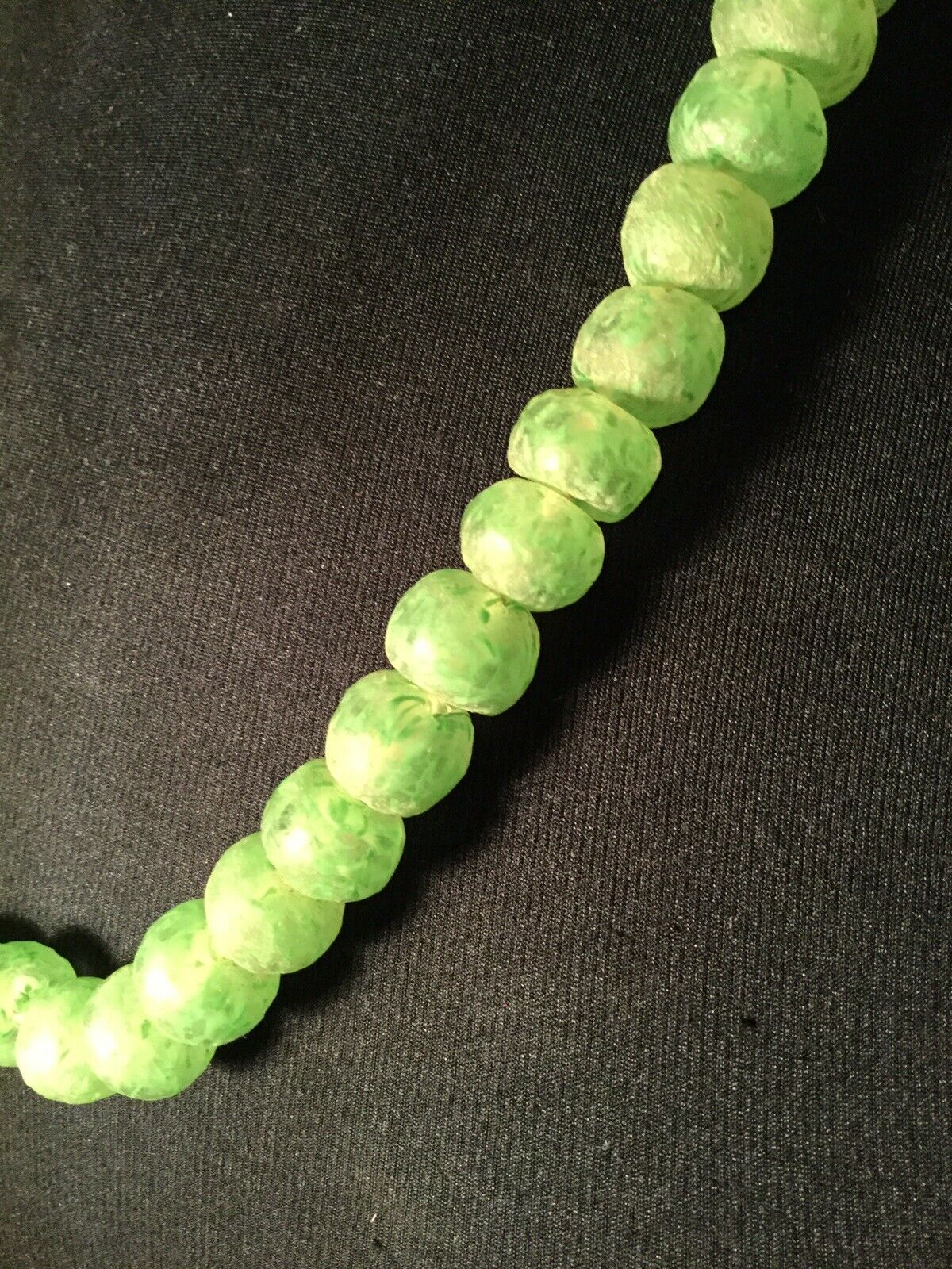 SINGLE STRAND SEA GLASS BEADED NECKLACE