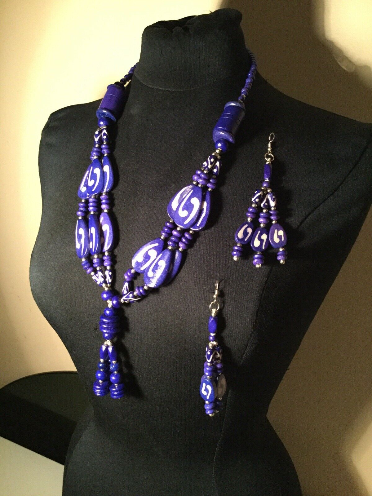 MULTI STRAND RESIN NECKLACE-Select Red Or Blue